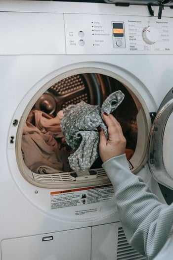 Usaha ibu rumah tangga laundry pakaian
